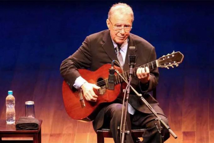 Cantor Jo&atilde;o Gilberto morre aos 88 anos.(foto: Marcos Hermes/AFP)