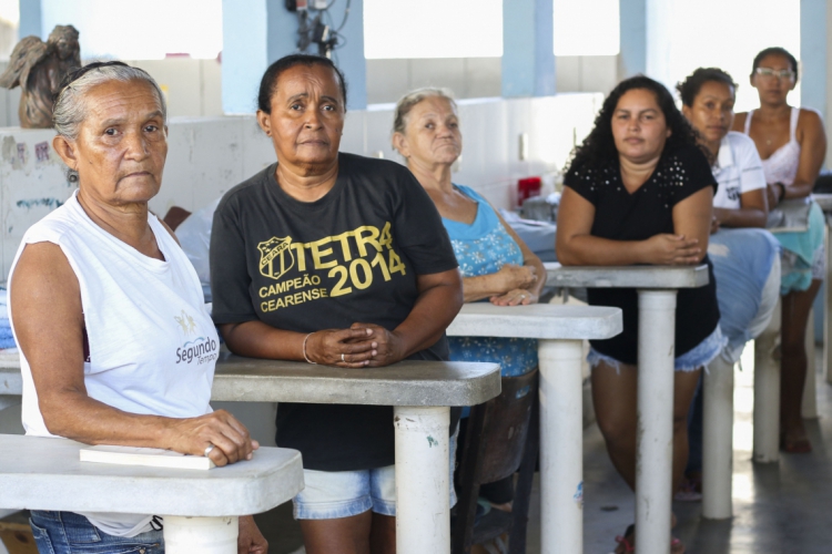 Grupo de mulheres temem fechamento de lavanderia comunitária no Joaquim Távora.(foto: Deísa Ga...