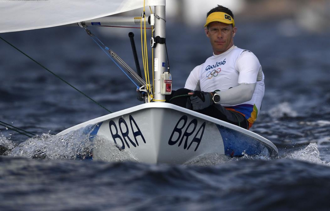Dono de dois ouros, Robert Scheidt é um dos 18 campeões olímpicos do Brasil na Tóquio-2020 (Foto: William West / AFP)