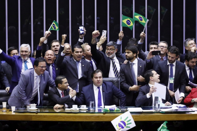 PRESIDENTE da Câmara, Maia chegou a chorar após confirmação do resultado da votação(foto: L...