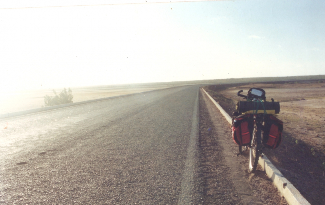 Sobre duas rodas, o artista fez uma viagem cruzando 16 países da América Latina durante dois anos. 