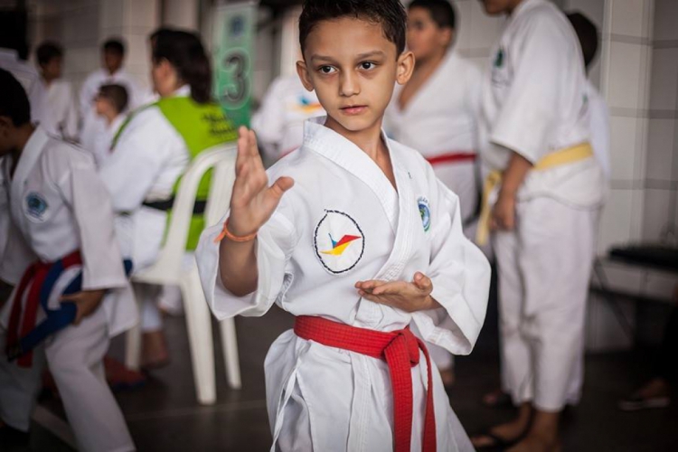 Christian, de 9 anos, espera ter longa carreira no caratê(foto: Divulgação)