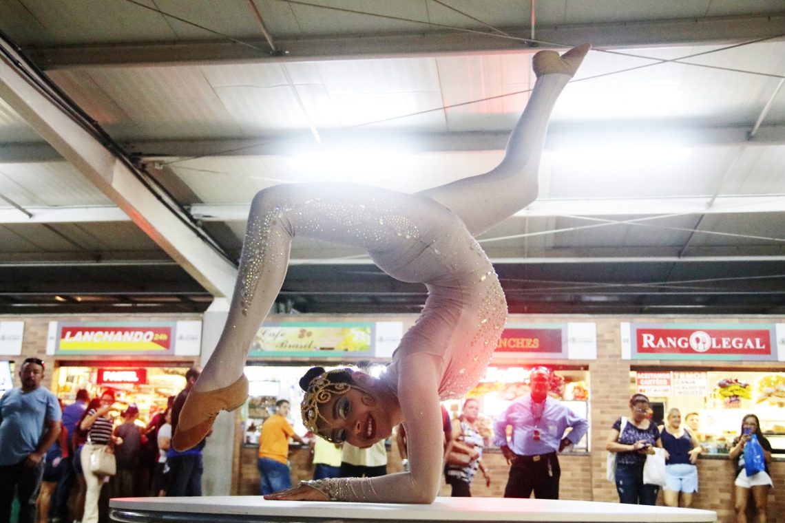 Apresentação do circo do Marcos Frota no Terminal da Messejana (Foto: JULIO CAESAR)