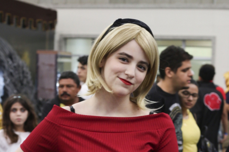 FORTALEZA, CE, BRASIL. 13-07-2019: SANA no Centro de Eventos. Na foto: Alicia Souza, 18 anos, est...