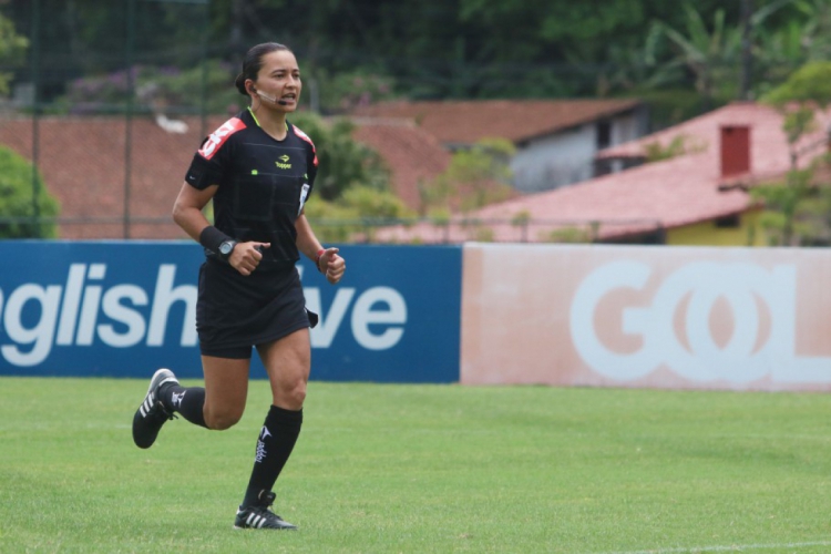 Edina já apitou um jogo nesta Série A de Brasileiro (foto: Kin Saito/CBF)