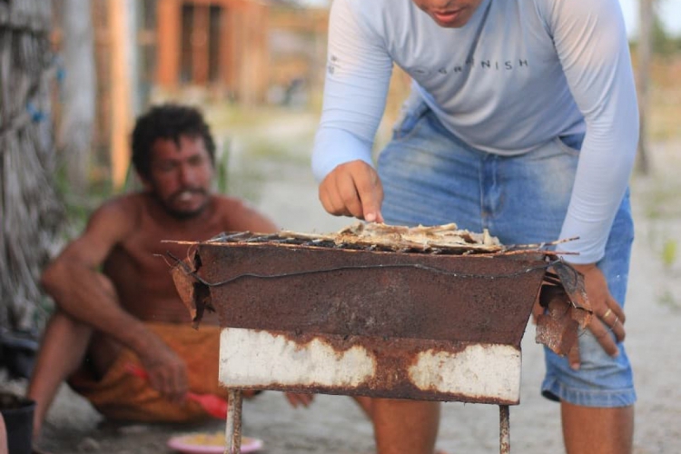 O elenco é formado apenas por moradores da região. (foto: Reprodução/Instagram )