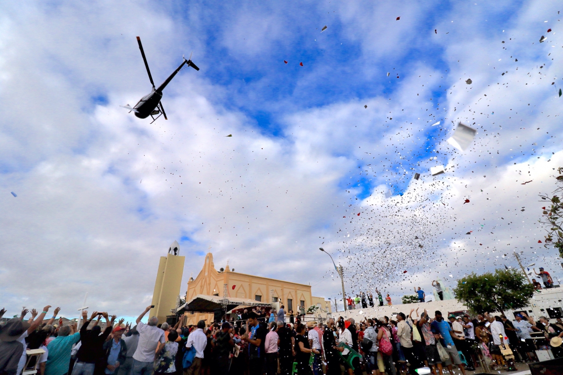 JUAZEIRO DO NORTE, CEARÁ, BRASIL 20-07-2019: Imagens de fé durante Missa de celebração de morte de Padre Cícero, igreja do Socorro.  