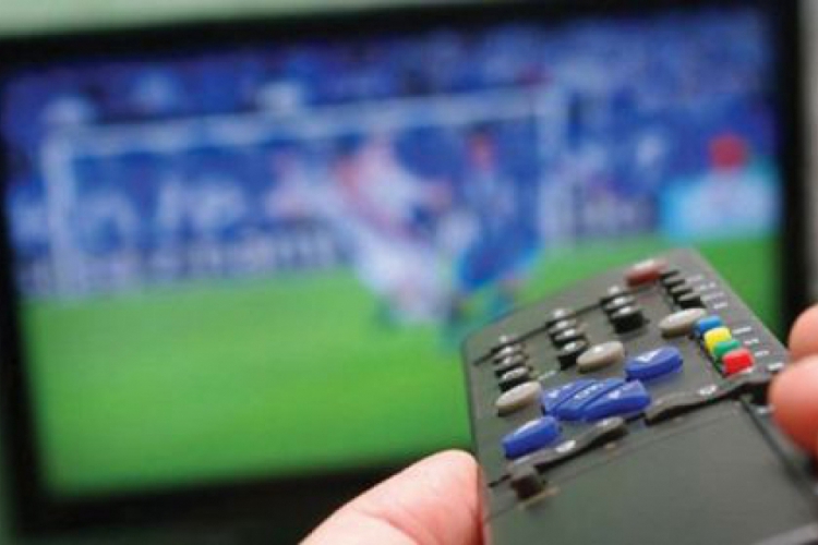 Futebol na TV: a programação completa dos jogos de hoje, sábado