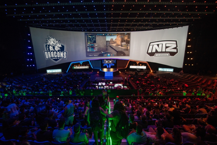 Supertela de 1.500 metros quadrados montada para transmissão de partidas de games.(foto: Divulga...