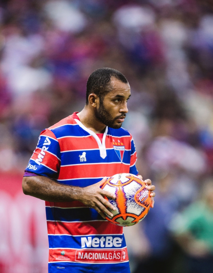 Edinho tentará recuperar bom futebol no Sport (Foto: Aurélio Alves)