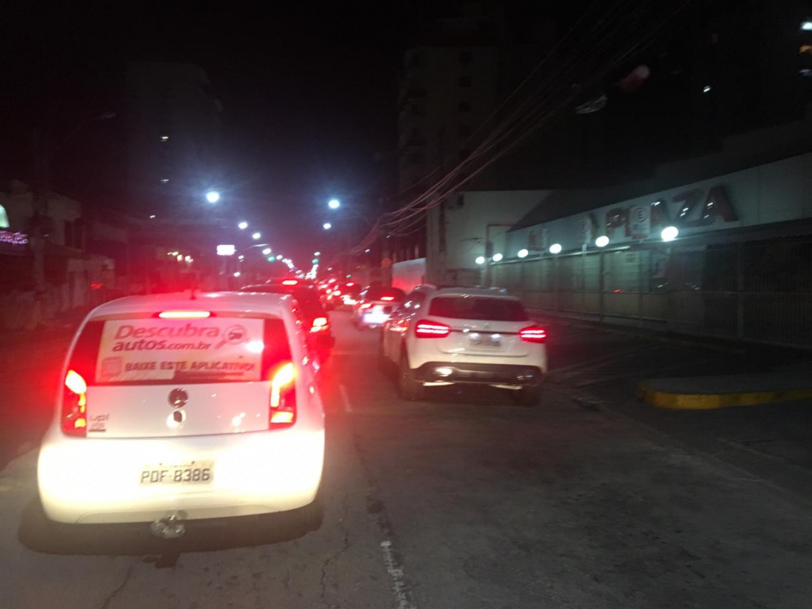 Apesar do engarrafamento na avenida Santos Dumont, o trânsito flui 