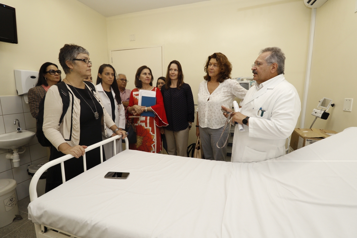 Médicas da OMS realizam visita técnica a Unidade de Pesquisa Clínica do Complexo Hospitalar da UFC antes do início da pesquisa