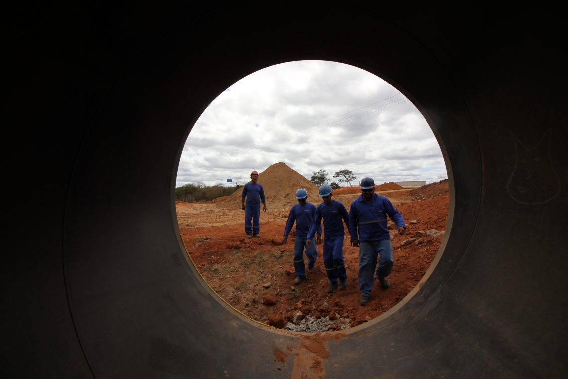 Obras na barragem de Jati, no sul do Ceará, onde será feita a captação das águas do rio São Francisco 