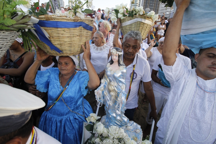 A Festa de Iemanj&aacute; &eacute; celebrada em Fortaleza desde 1950. Em 2017, o festejo foi regi...
