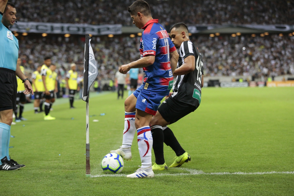 ￼Osvaldo e Lima disputam Série A por Fortaleza e Ceará (Foto: Foto: Júlio Caesar/O POVO)