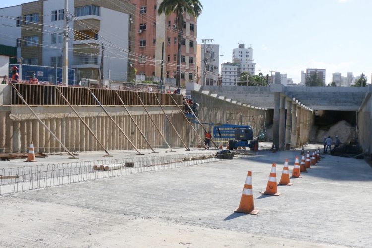 Iniciados em dezembro de 2017, os serviços estão, atualmente, com 75% de execução e tiveram i...