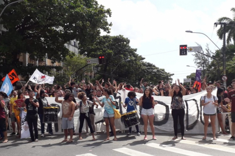 Manifestantes protestam contra nomeação do reitor Cândido Albuquerque(foto: MARCELA TOSI/ESPEC...