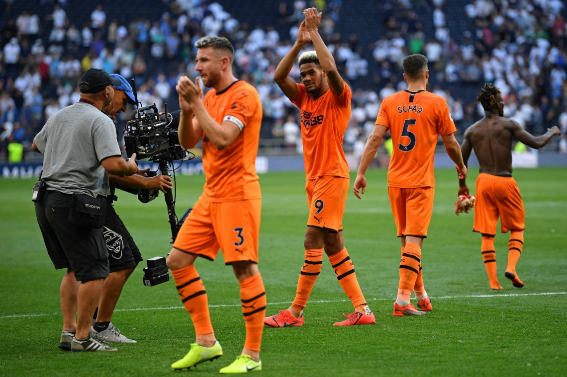 Joelinton marcou seu primeiro gol na competição após três partidas pelo clube inglês 