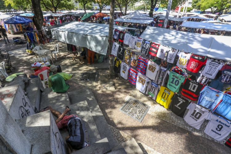 A Praça José de Alencar passará por reforma baseada em seu projeto original. A feira, indicada...