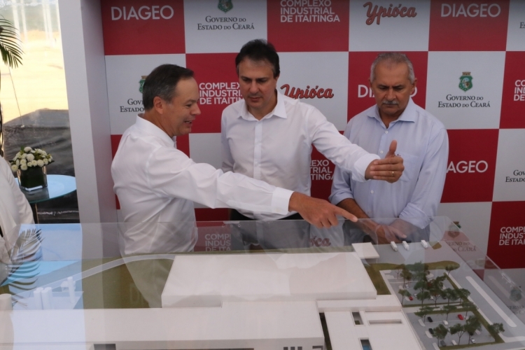 Gregorio Gutierrez, presidente da Diago, e Camilo Santana, governador do Ceara: novos investiment...