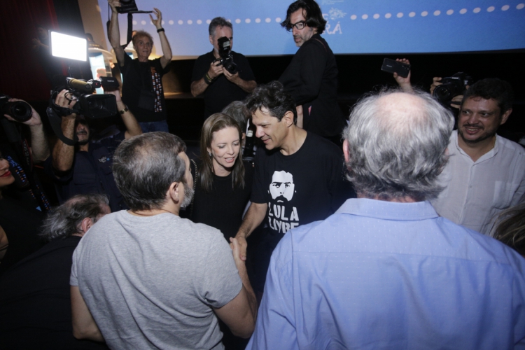 Haddad é cercado por multidão em noite de abertura do Cine Ceará(foto: AURELIO ALVES)