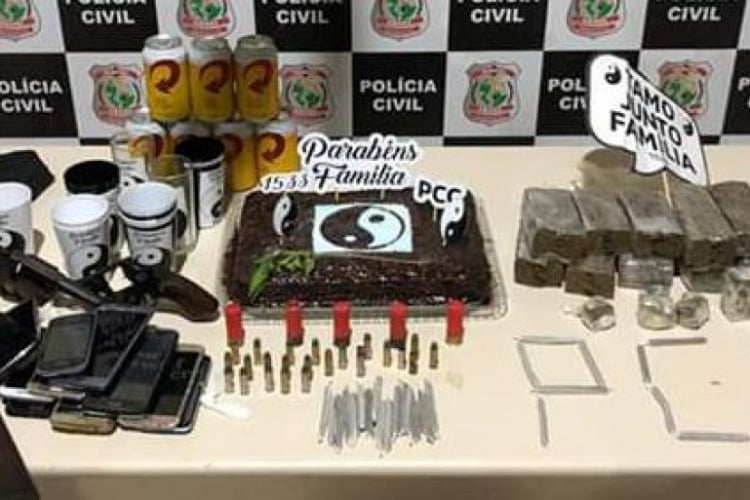 Bolo também foi apreendido durante a operação (foto: via WhatsApp O POVO )