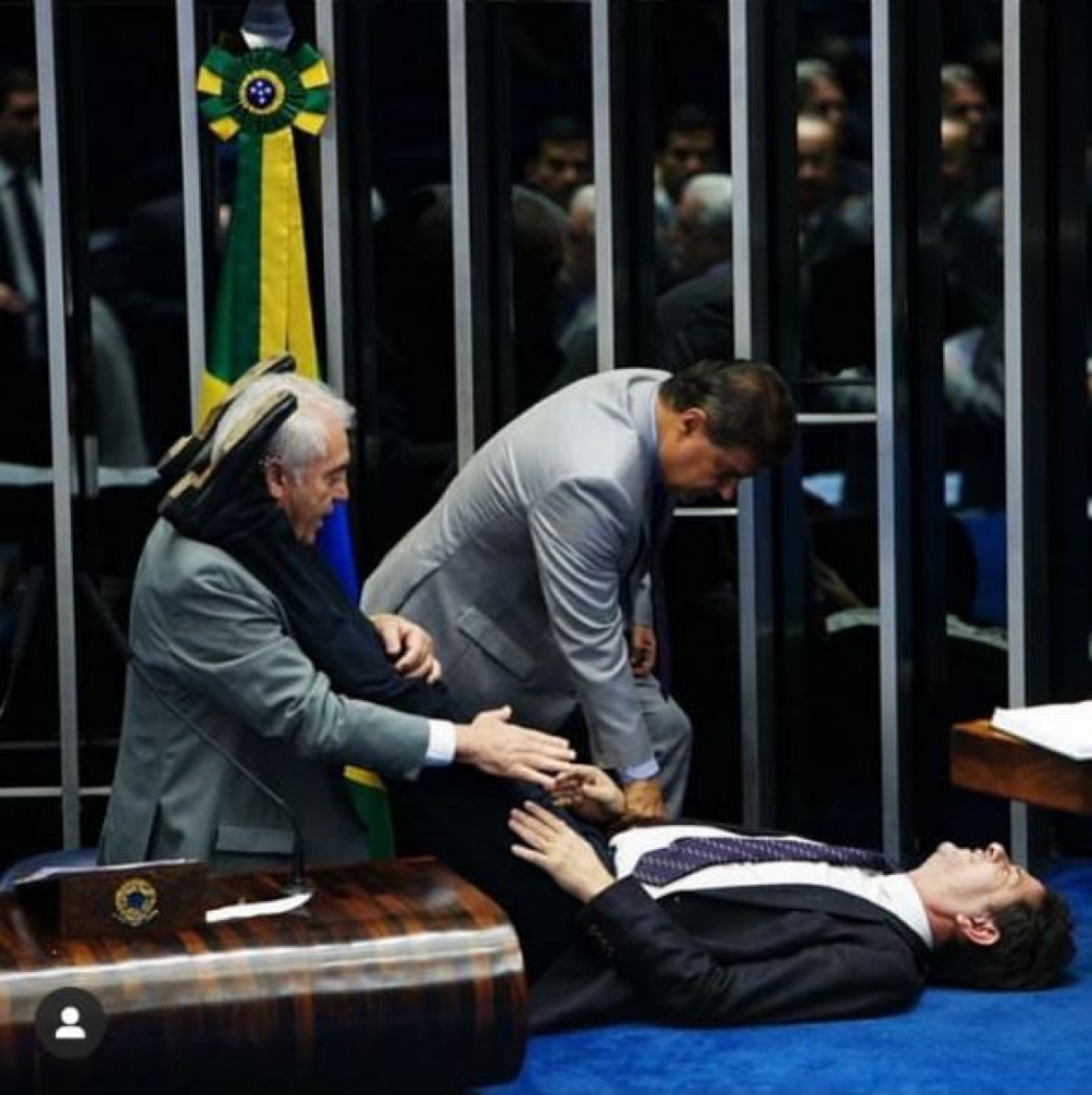  Nelson Trad Filho postou foto de Cid Gomes recebendo atendimento no Senado