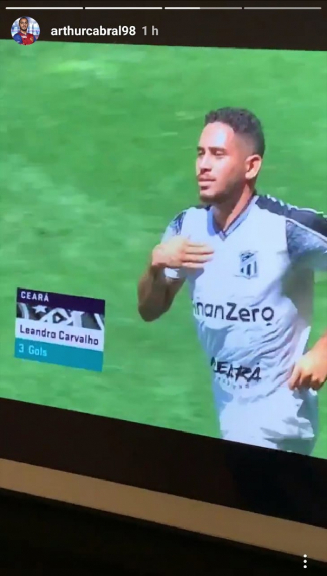Arthur mostra gol de Leandro Carvalho em rede social