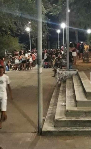 População socorreu o adolescente, mas ele não resistiu aos ferimentos(foto: via Whatsapp)