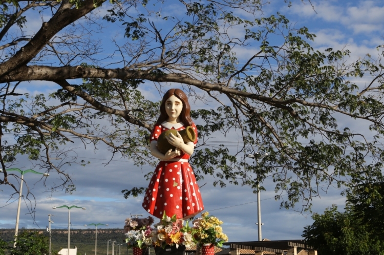 Imagens da menina Benigna em Santana do Cariri  