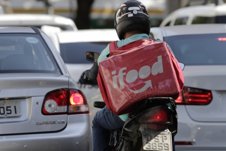 Entregadores operam em favor de bares e restaurantes.