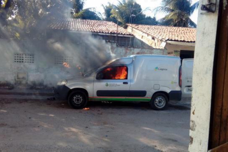 A própria Cagece confirmou o incêndio ao veículo(foto: Via Instagram O POVO)