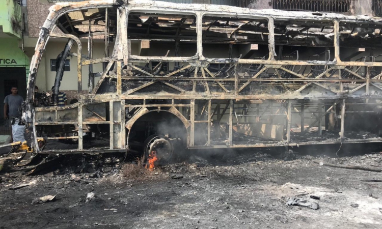 Ônibus foram incendiados na noite dessa segunda, em Caucaia