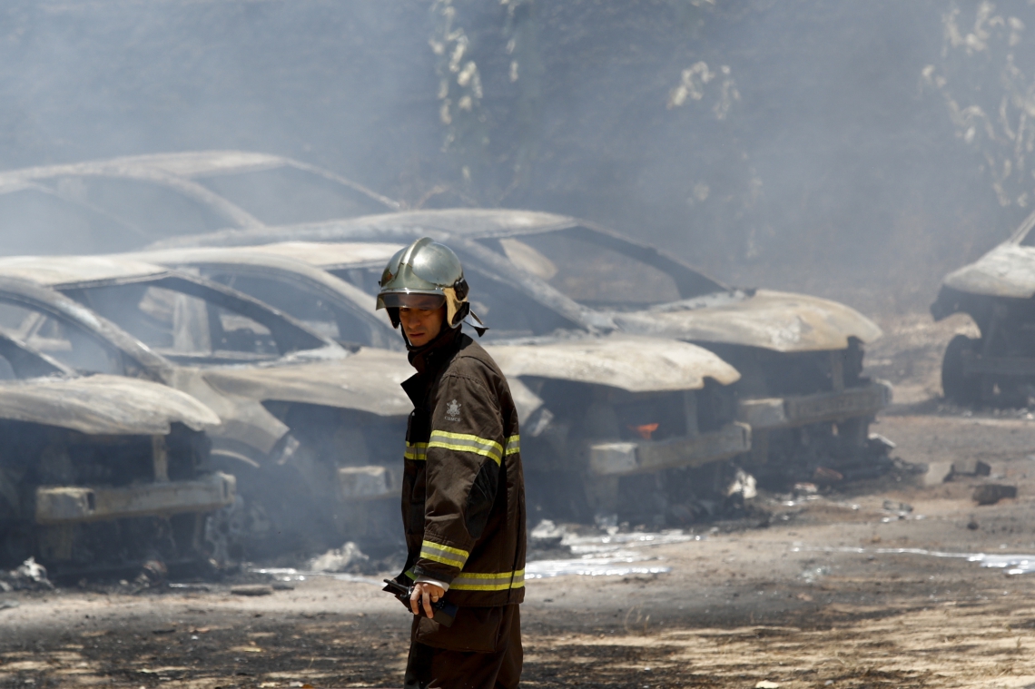 ￼CONCESSIONÁRIA de carros na avenida Santos Dumont, no bairro Dunas: 16 veículos incendiados em ação criminosa (Foto: TATIANA FORTES)