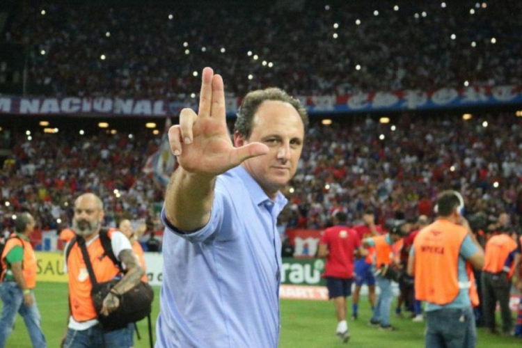 Rogério Ceni encontrará um elenco diferente do que deixou ao ir para o Cruzeiro(foto: Leonardo ...