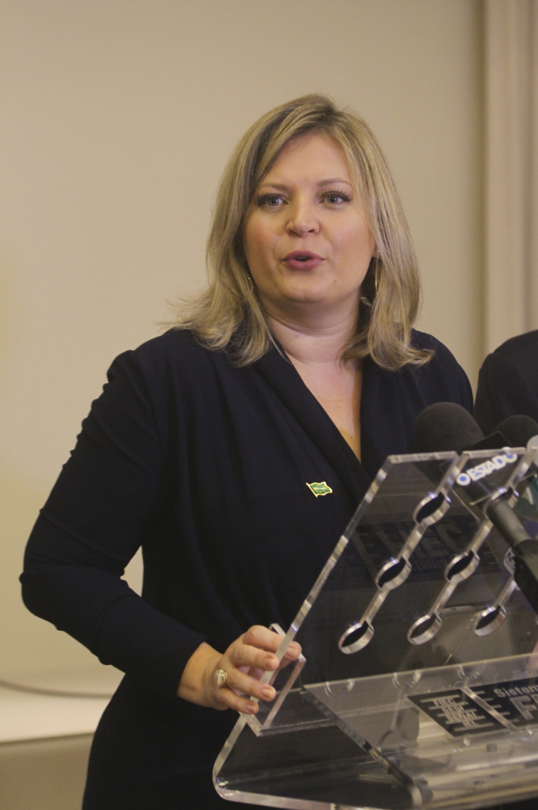 Joice Hasselmann, em debate de 2019.(Foto: Deísa Garcêz/Especial para O Povo)