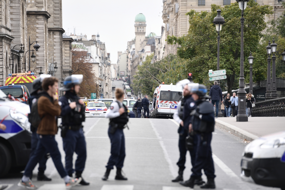 Resultado de imagem para ataque de faca em paris