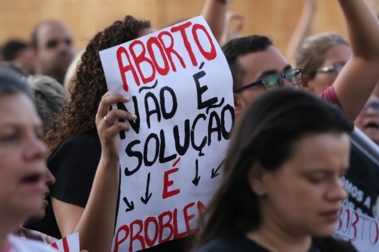 FORTALEZA, CE, BRASIL, 05.10.2019: Marcha contra o aborto. Av. Beira mar.  (Fotos: Fabio Lima/O P...