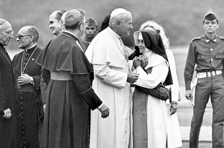 Irmã Dulce e Papa João Paulo II
      Image