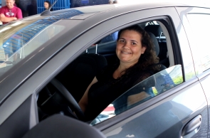 FORTALEZA, CE, BRASIL,11-10-2019: Adailane da Silve, 26 motorista de aplicativo que aluga o carro em que trabalha. Aluguel de carros pela Uber.  (Foto: Fabio Lima/O POVO)