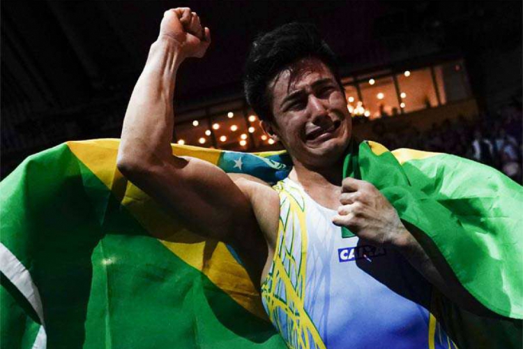 Agora o Brasil conta com quatro campeões mundiais. Daiane dos Santos, Diego Hypolito e Arthur Za...