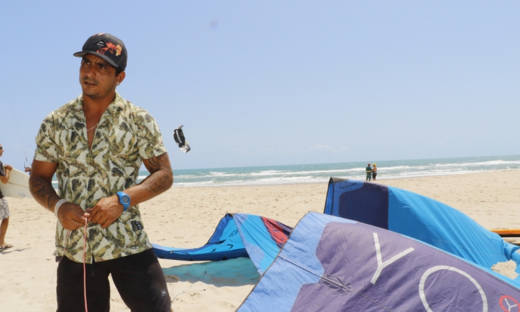 Emmanuel Sousa come&ccedil;ou a velejar em 2001, quando tinha 8 anos