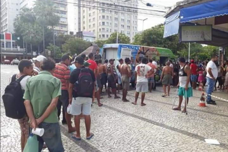 Projeto atende moradores de rua na Praça do Ferreira, neste ano.(foto: Reprodução)