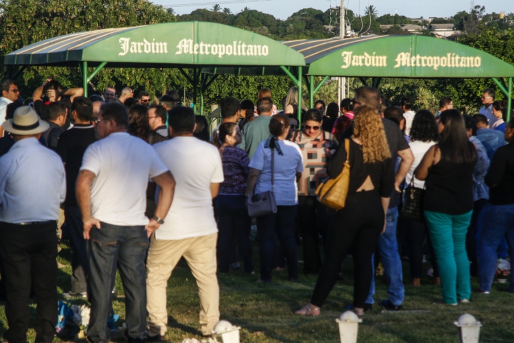 Vel&oacute;rio da v&iacute;tima do desabamento do Edif&iacute;cio Andr&eacute;a, Nayara Pinho Sil...