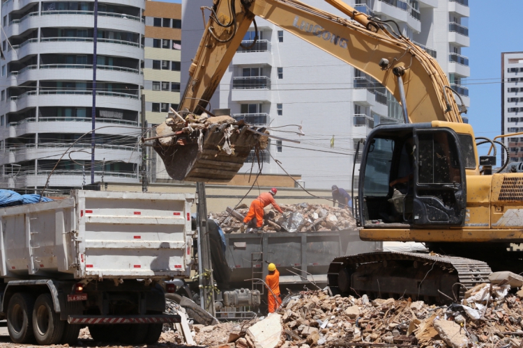 FORTALEZA, CE, BRASIL,22-10-2019: local dos escombros do edificio Andrea.  (Foto: Fabio Lima/O PO...
