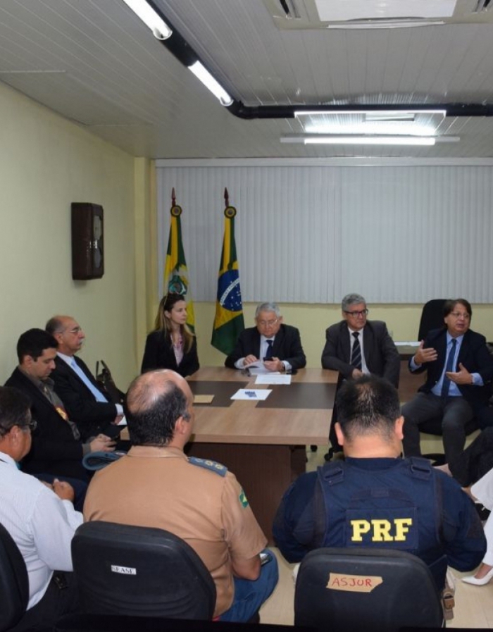 ￼REUNIÃO no TRE discutiu providências relacionadas às eleições suplementares em Tianguá e Irauçuba (Foto: DIVULGAÇÃO)