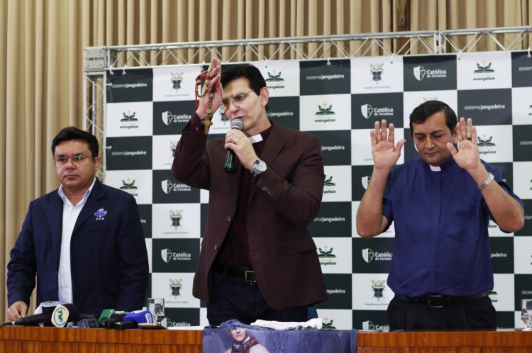 Coletiva com padre Reginaldo Manzotti na Faculdade Católica de Fortaleza. 