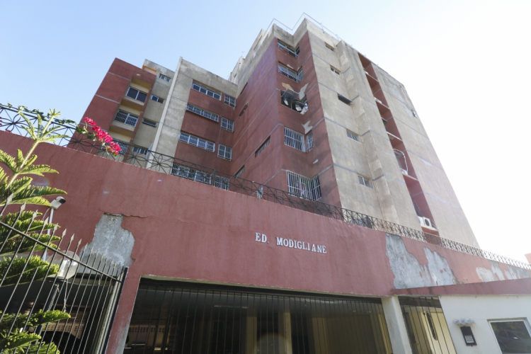 Equipes da Defesa Civil e do Corpo de Bombeiros est&atilde;o a caminho do local para realizar ava...