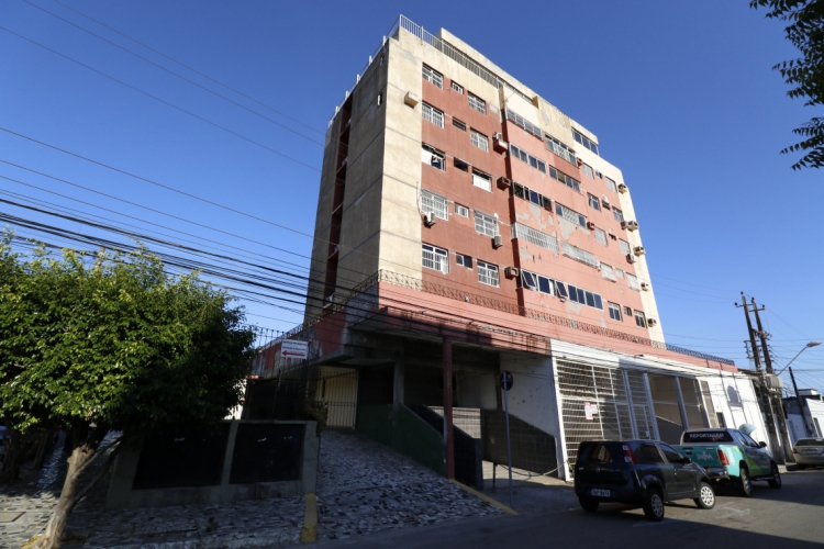 Edif&iacute;cio Modigliane apresenta falhas estruturais e moradores temem que o desabamento do pr...