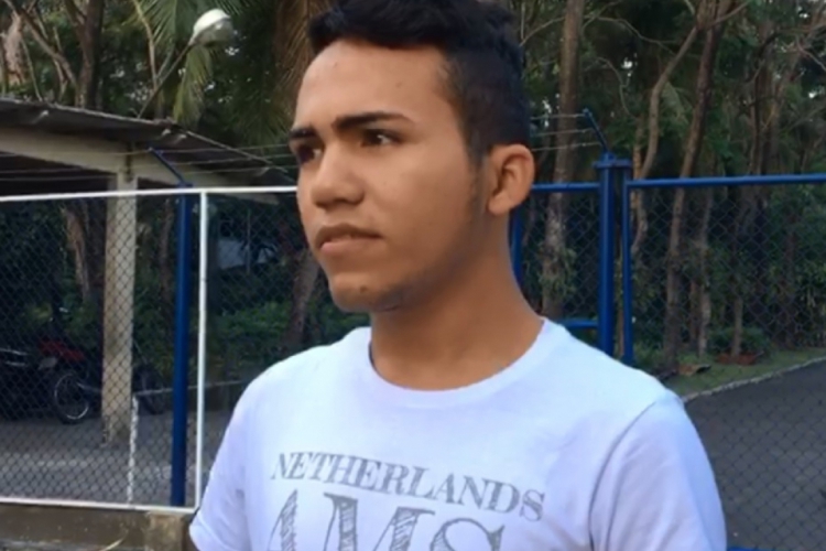 Lusivan foi um dos primeiros a deixar o local de prova, na Unifor(foto: Wanderson Trindade / Espe...